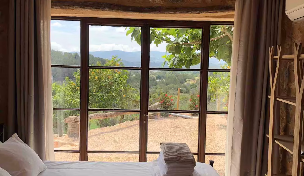 8745b3b9-63ea-4474-b187-557f8a31b726