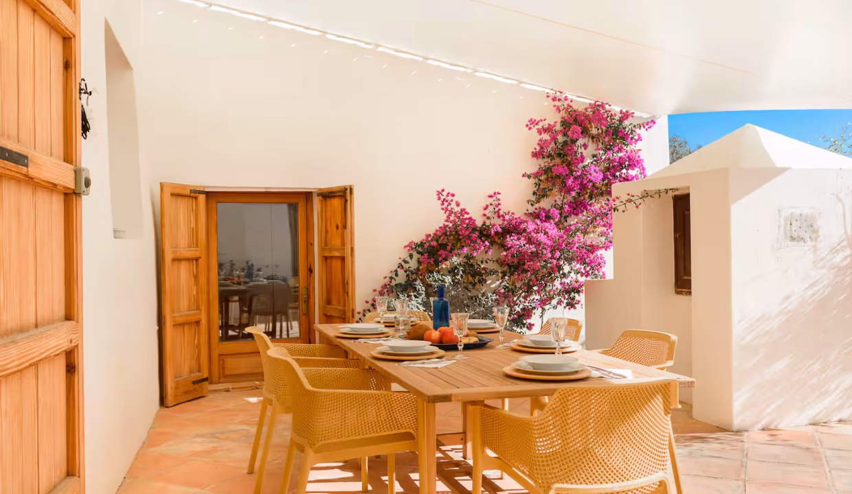 e4a628f0-baf4-4d6a-8b40-845467526e1b